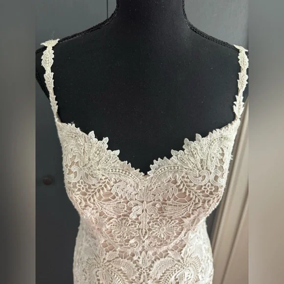 Lillian West Cream/Nude SZ 12 Fitted Sheath Venice Lace Wedding Dress Style 6495 - Picture 5 of 16